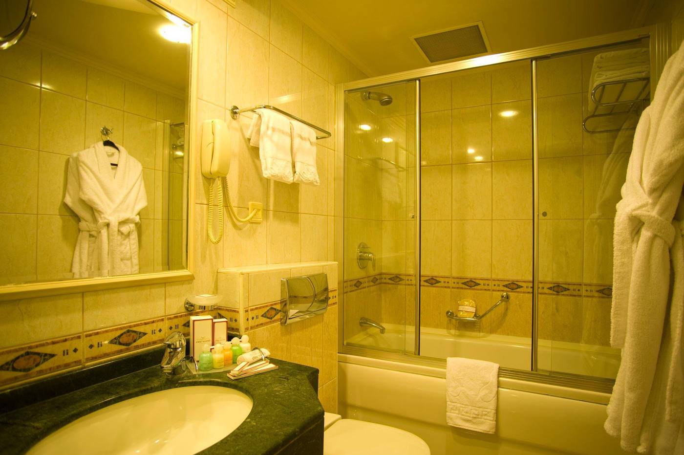Elite-World-Comfy-Istanbul-Taksim-Hotel-Room-29