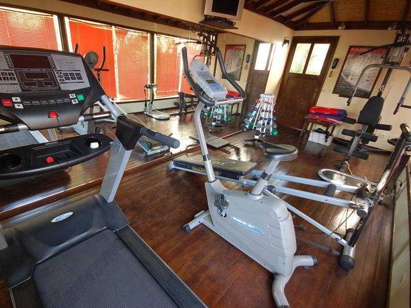 El-Vino-Hotel-Suites-Sports-and-Entertainment-30