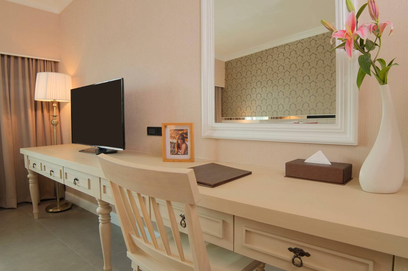 The-Raya-Surawong-Bangkok-Room-4