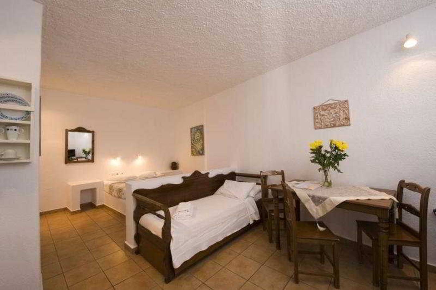 Krokos-Villas-Apts-Room-9