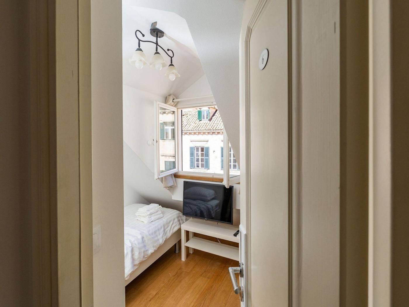 Lumin-Guesthouse-Room-71