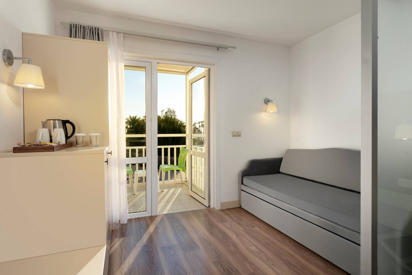 Seven-Seas-Hotel-Blue-Room-53