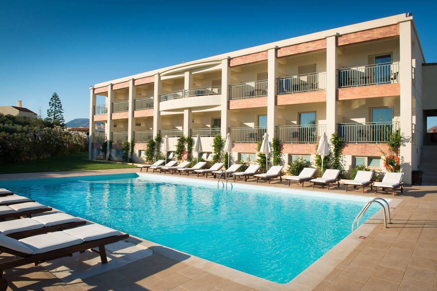 Bella-Beach-Pool-3