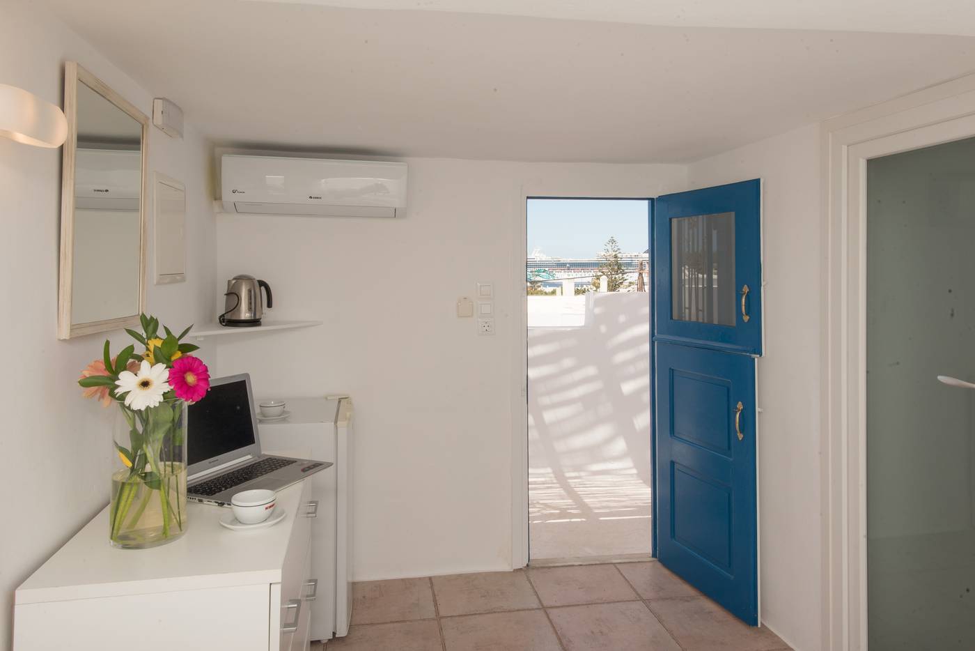Eleanna-s-Suites-Mykonos-Room-13