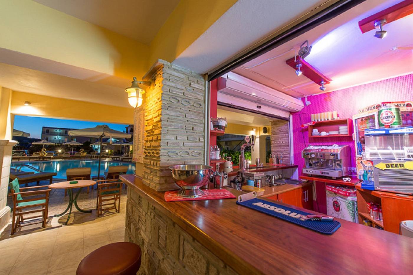 Clio-Aparthotel-Bar-38