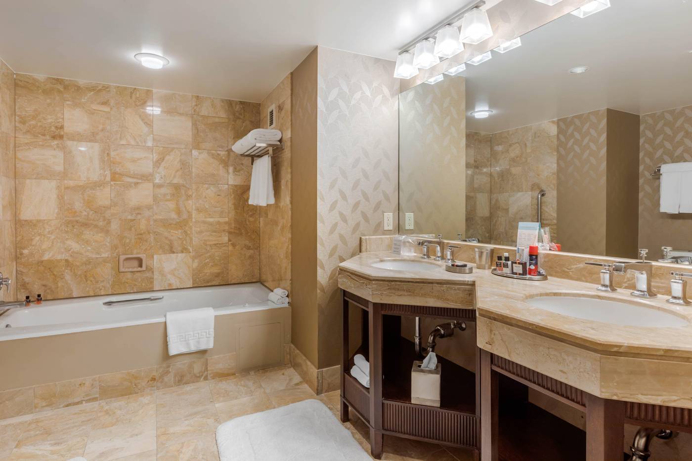 Omni-Los-Angeles-Hotel-at-California-Plaza-Room-43