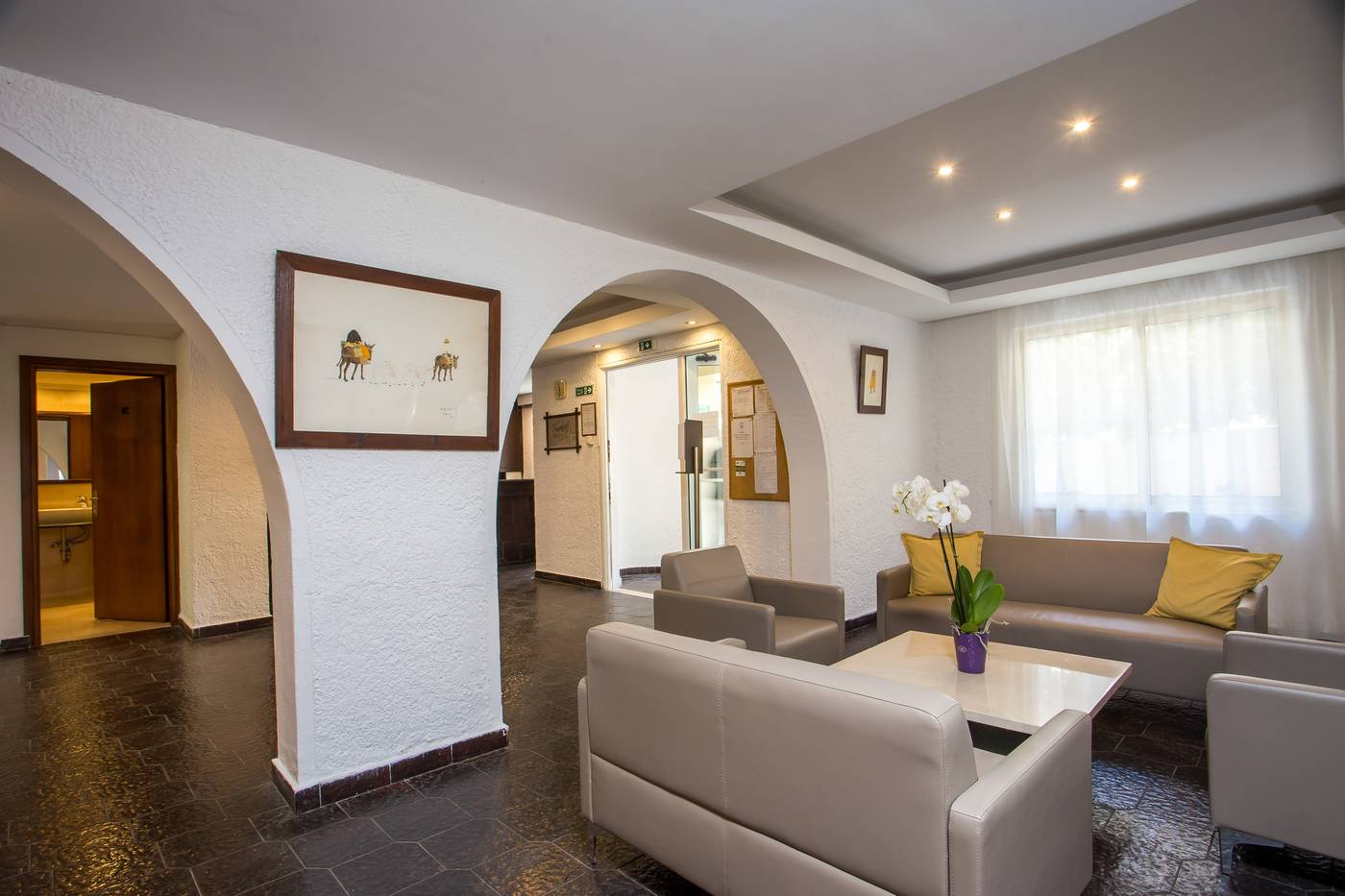 Royal-Apart-Hotel-Lobby-11