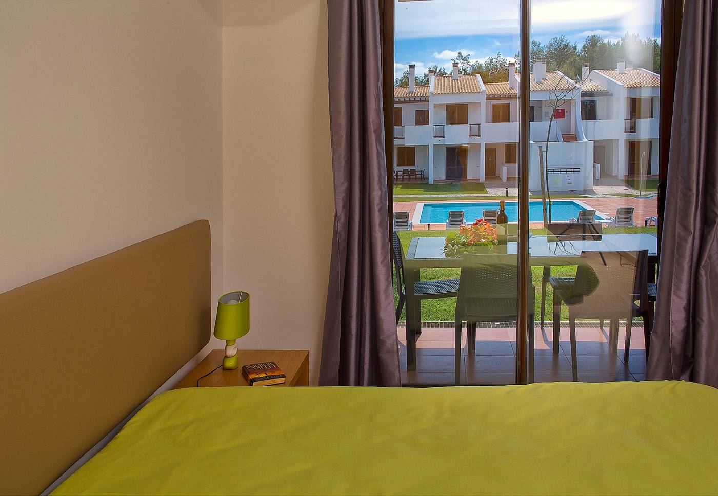 Alto-Fairways-Room-16