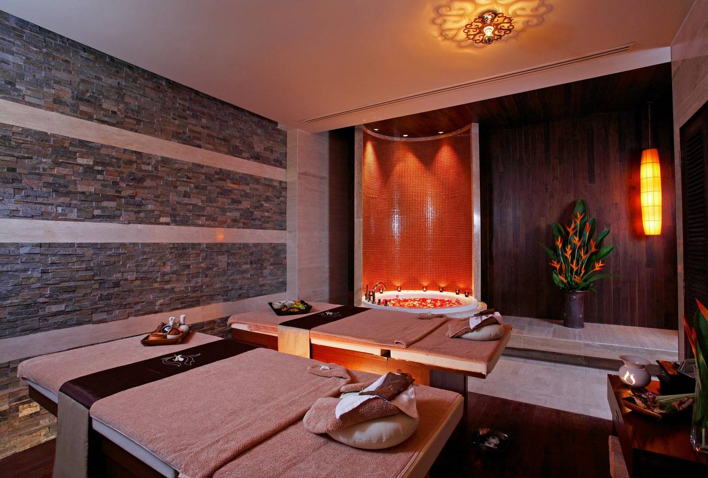 Centara-Grand-Beach-Resort-Phuket-Sports-and-Entertainment-75