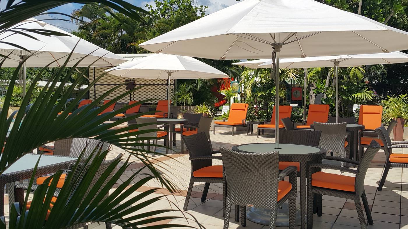 Blue-Horizons-Garden-Resort-Bar-11