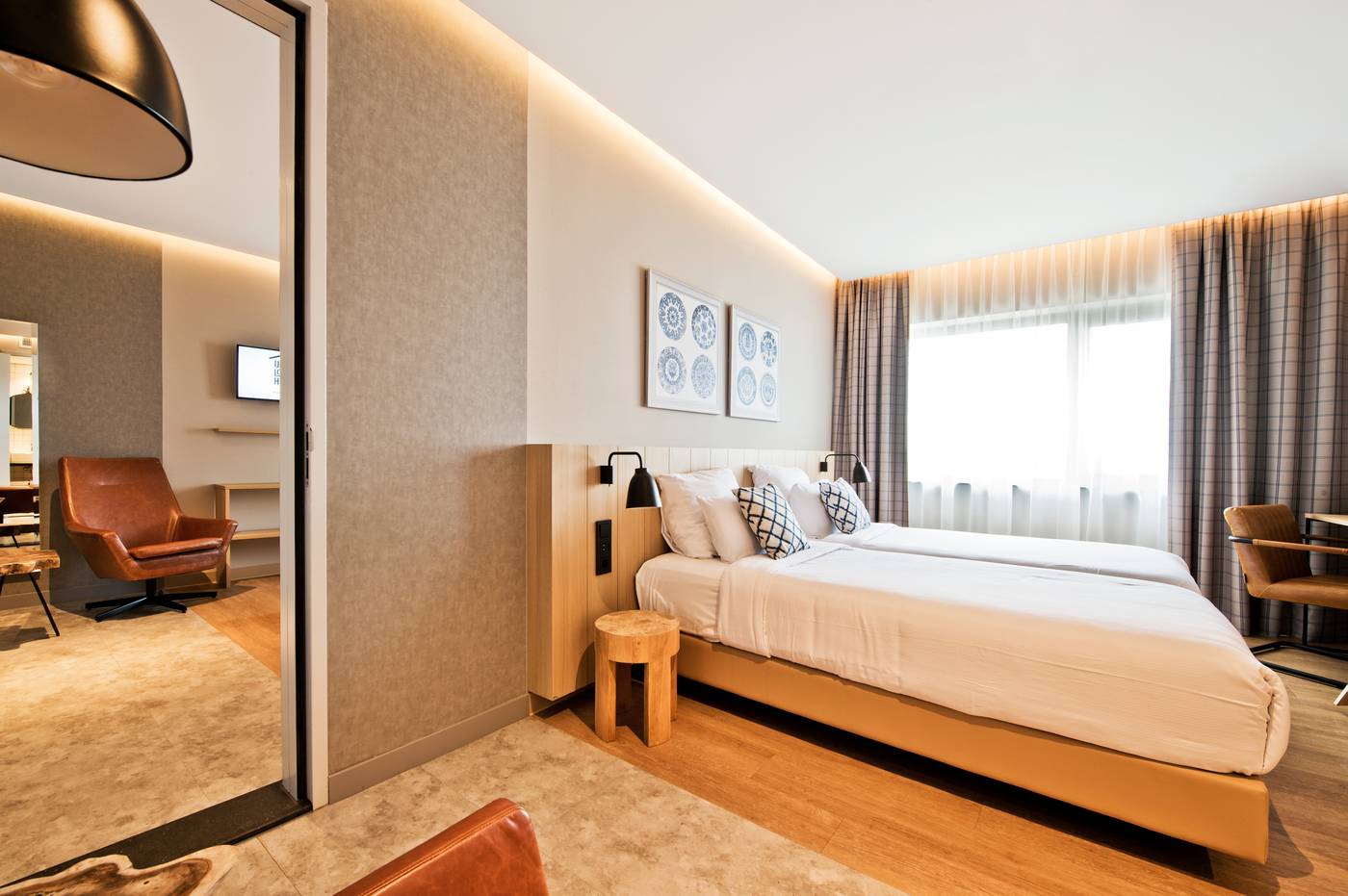 Urban-Lodge-Hotel-Room-30