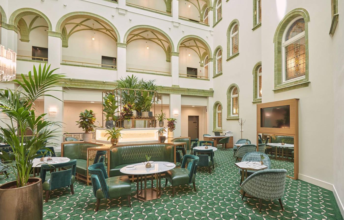 P-risi-Udvar-Hotel-Budapest--part-of-Hyatt-Lobby-5