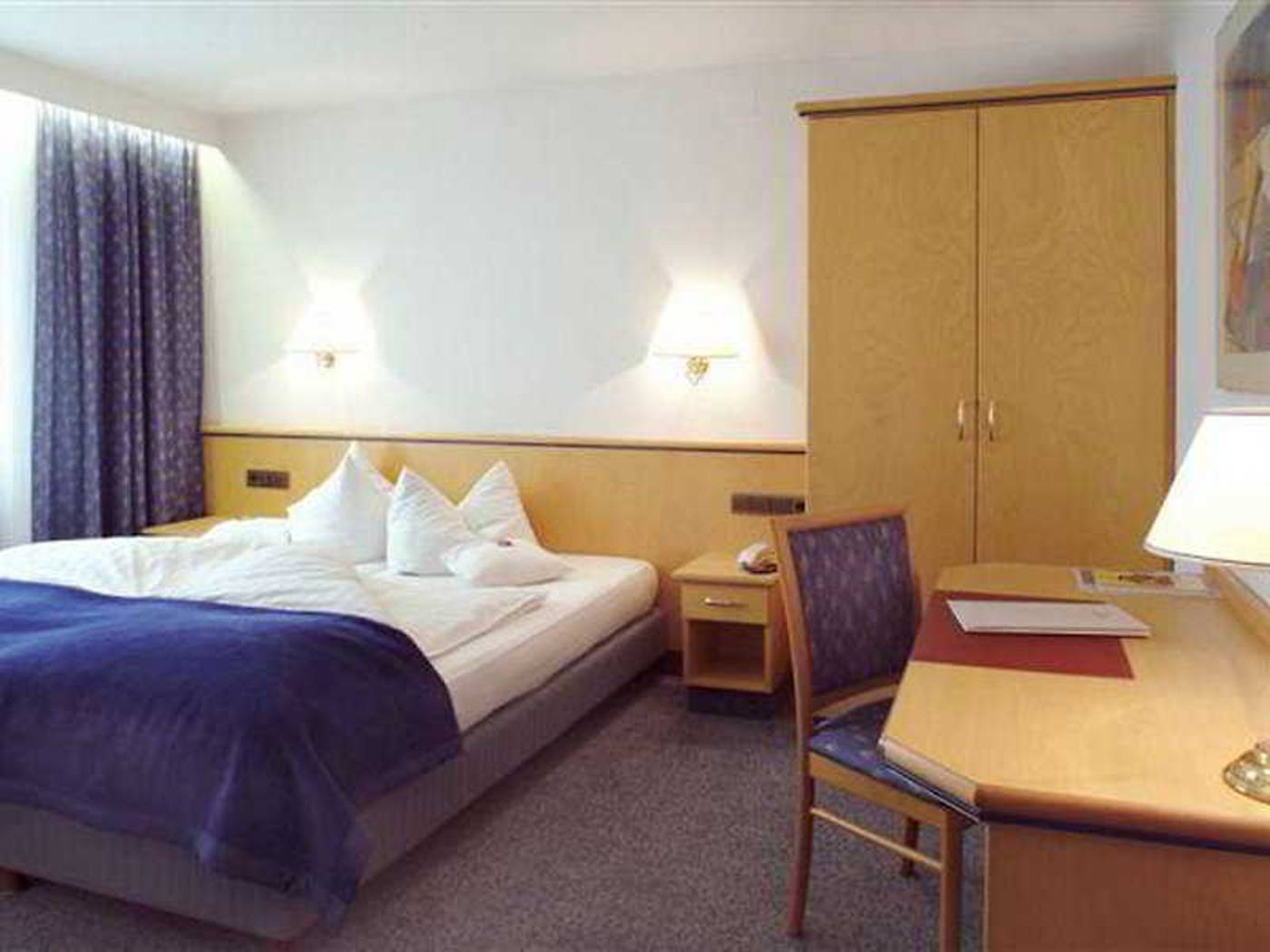 Ringhotel Loew'S Merkur -Germany-Nürnberg-Room-9