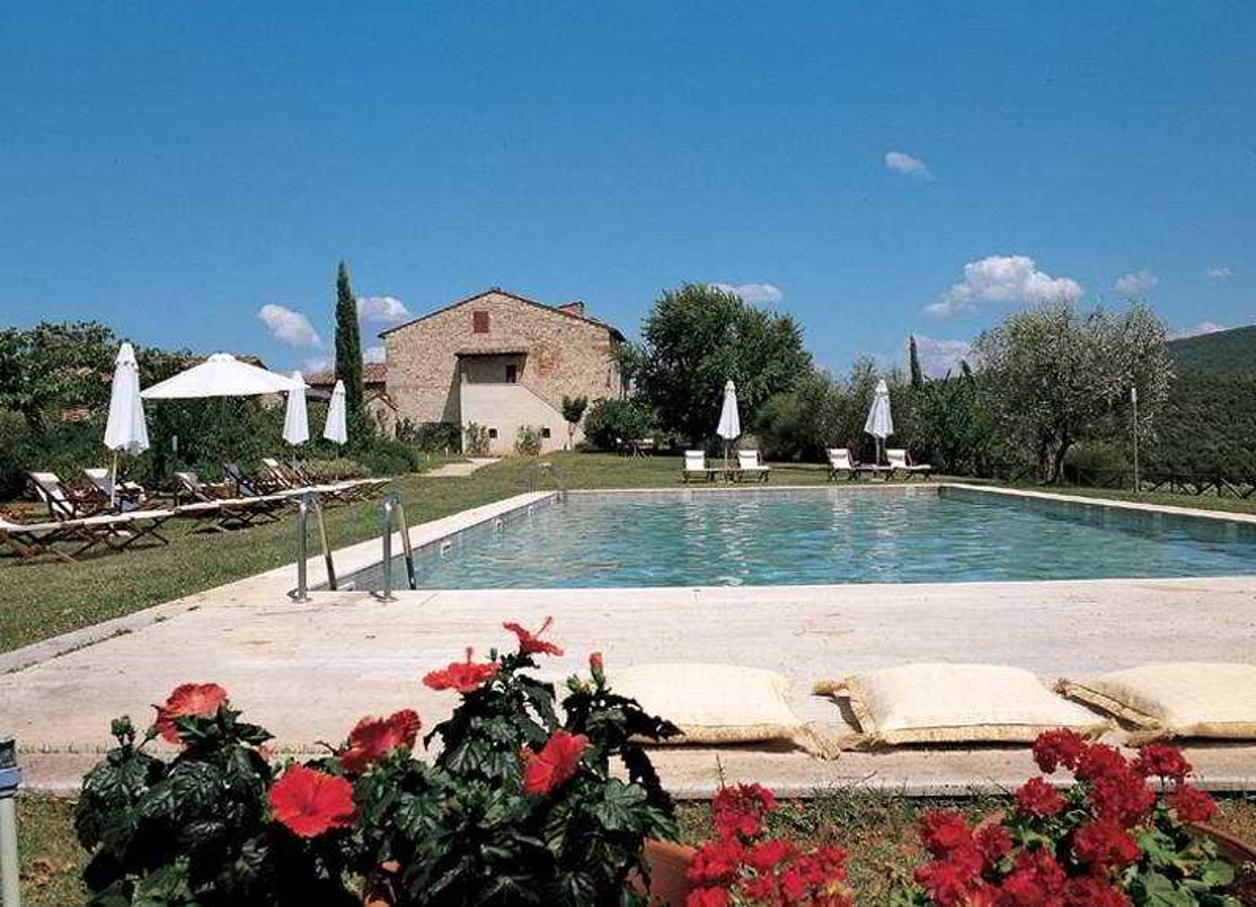 Relais-Castelbigozzi-Pool-23
