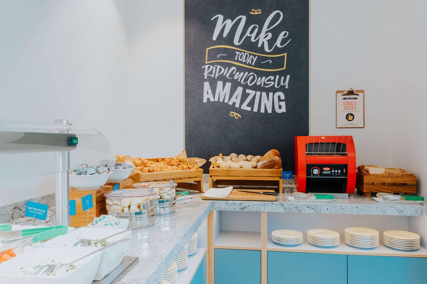 Hampton-By-Hilton-Warsaw-Reduta-Restaurant-52