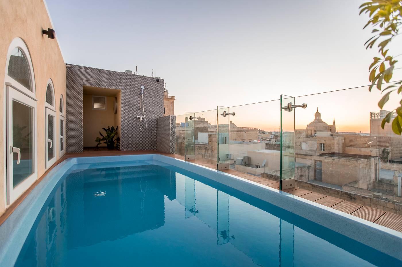 20 RS_RoofTop_Plunge Pool_001.jpg