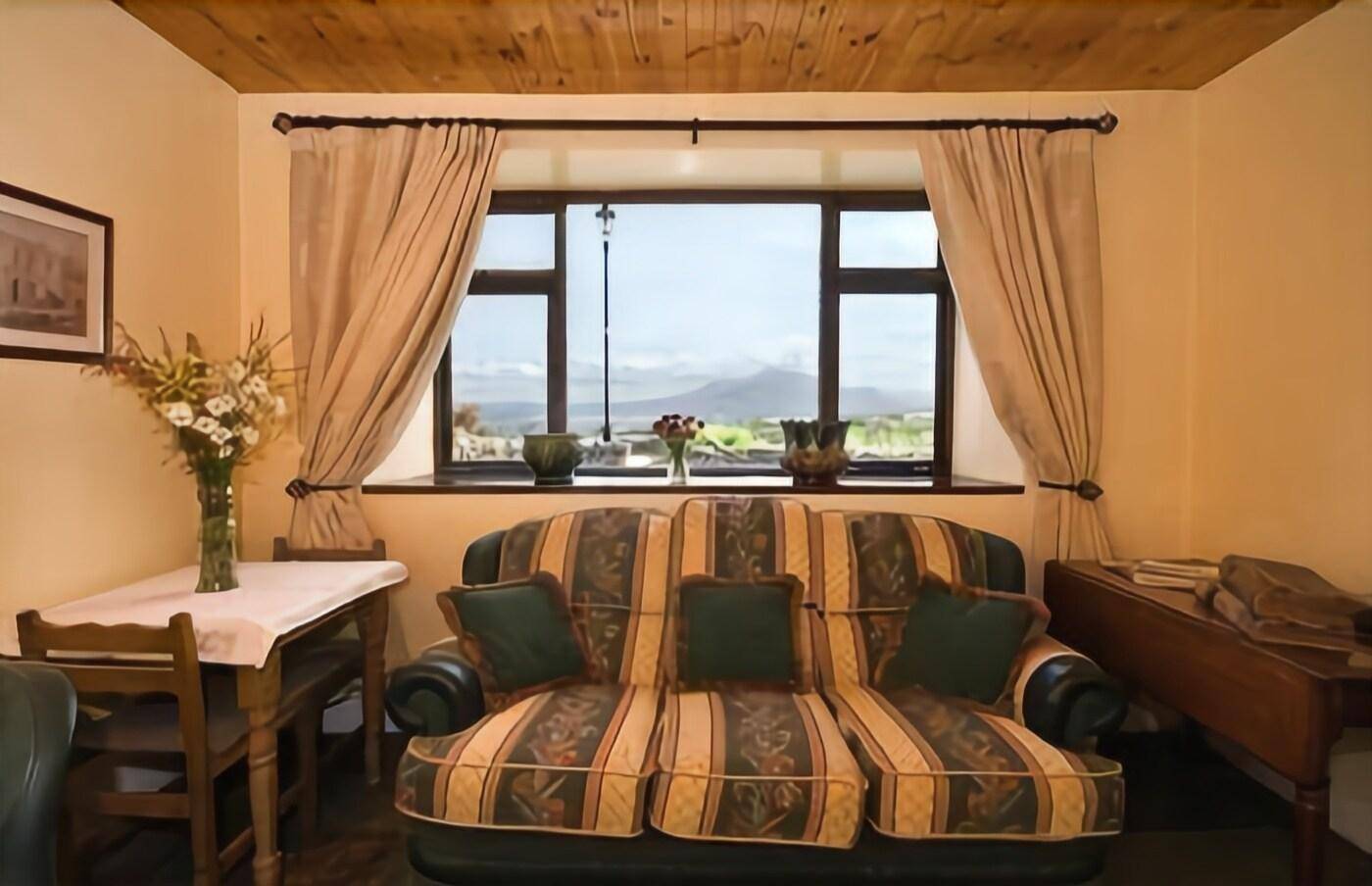 Castlehouse B&B-Ireland-Renvyle-Lobby-6