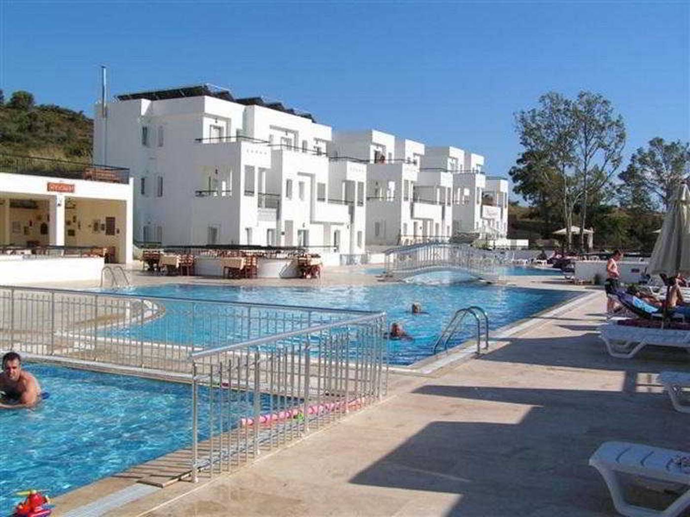 Club-Pedelisa-Apart-Pool-9