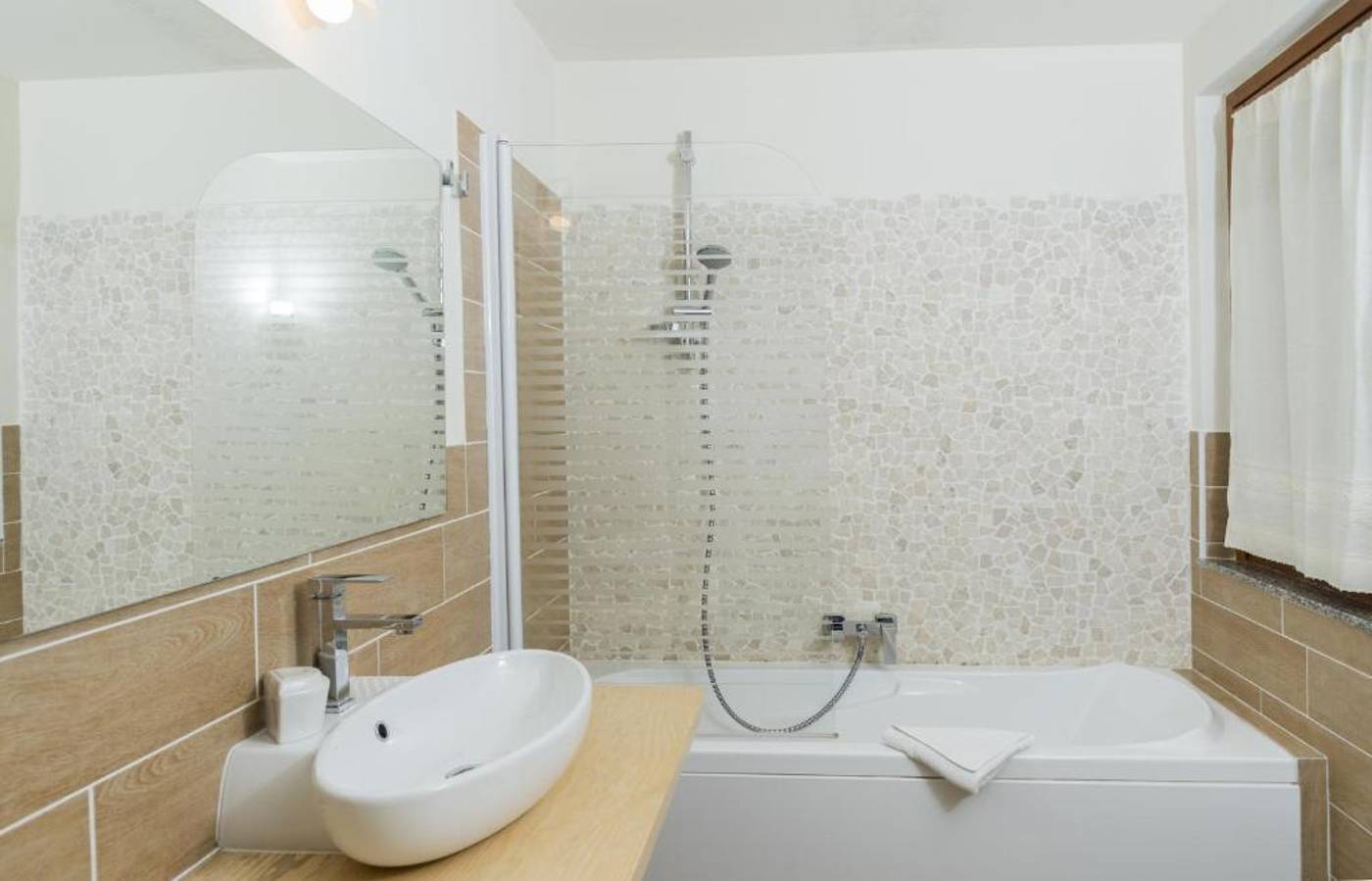 Palau-Resort-Room-24