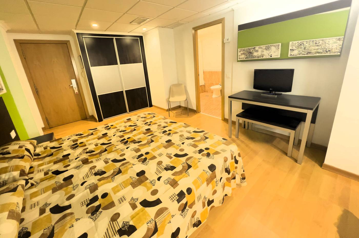 Sol-y-Sombra-Room-15