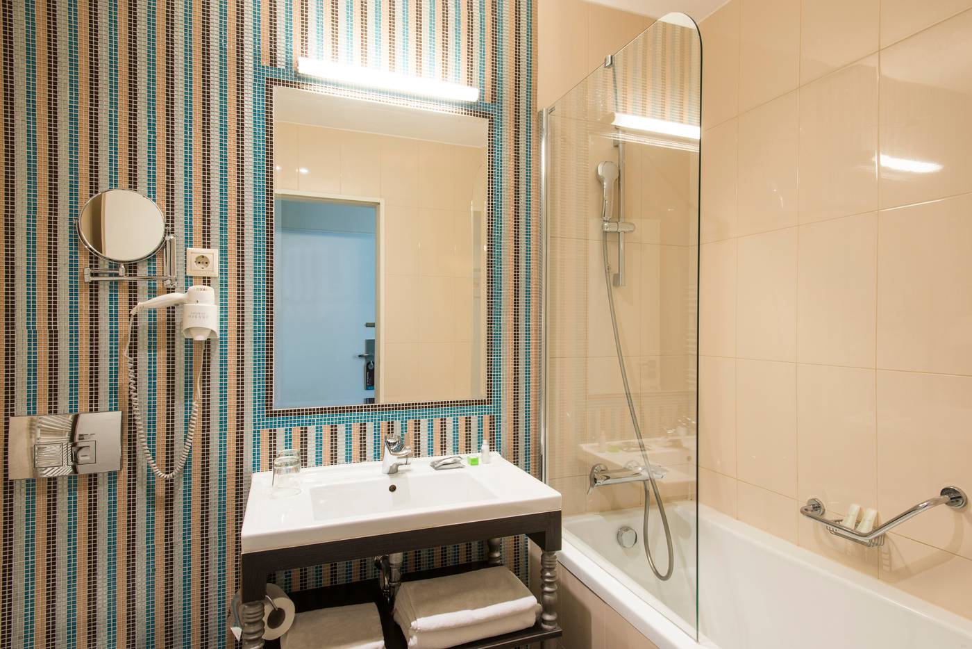 La-Prima-Fashion-Hotel-Room-36