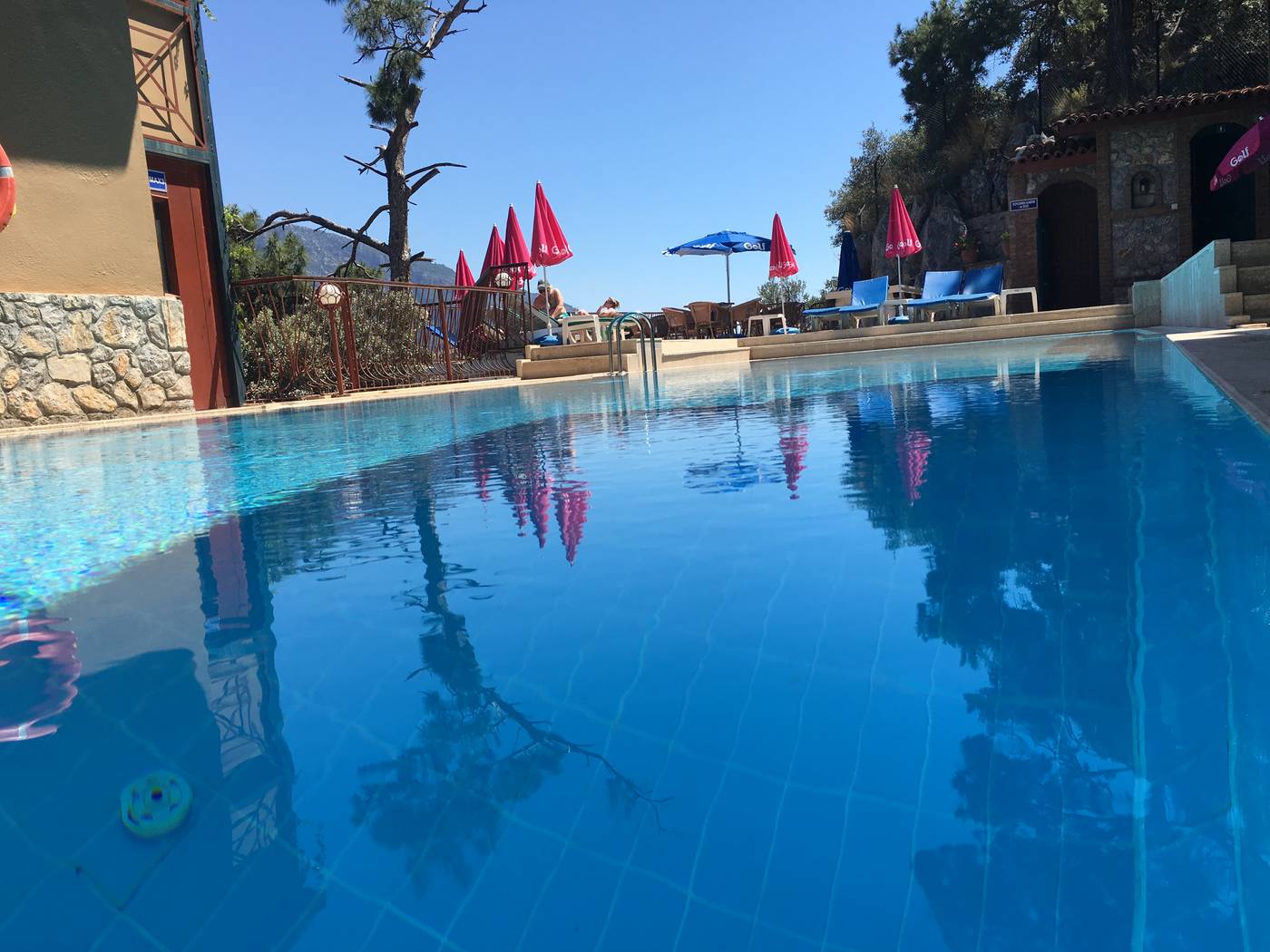 Belle-Vue-Hotel-Pool-4