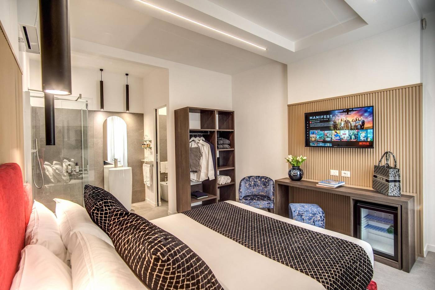 Little-Queen-Suite-Room-6