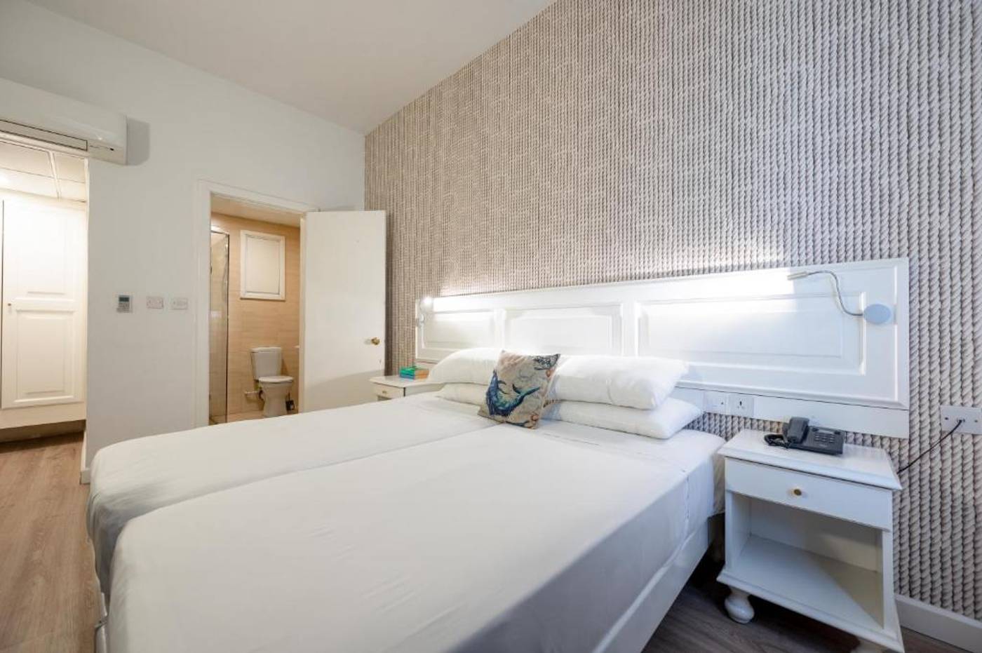 Gillieru-Harbour-Room-19