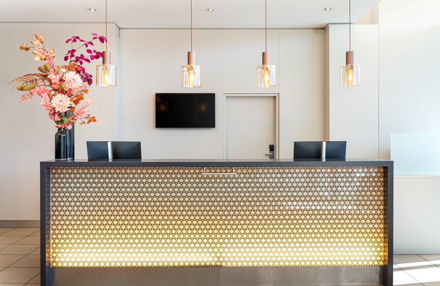 Leonardo Hotel Salzburg Airport-Austria-Wals Siezenheim-Lobby-7