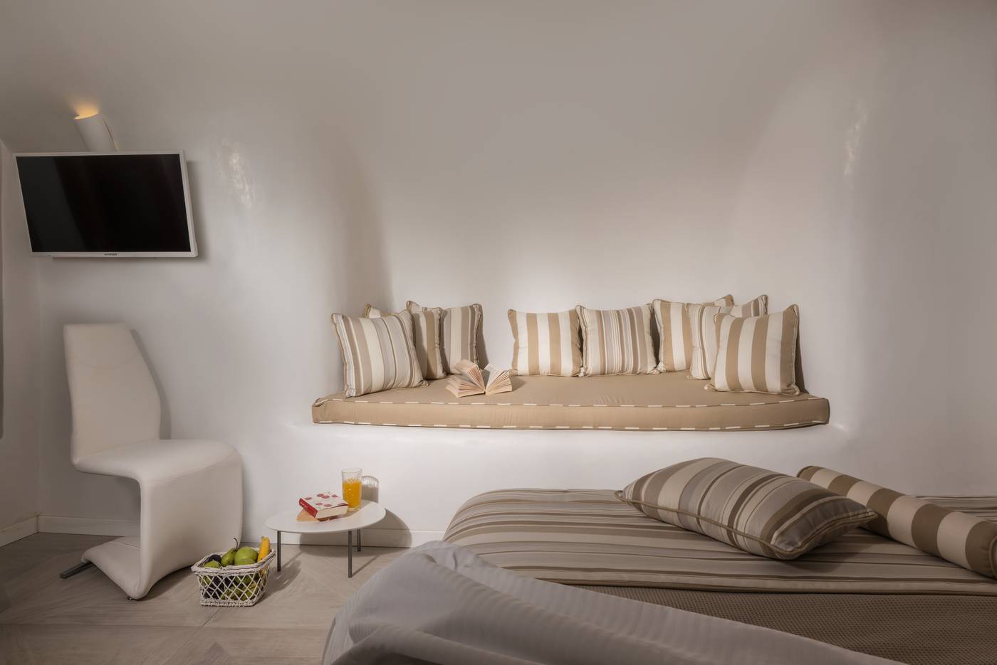 Elite-Luxury-Suites-Room-24