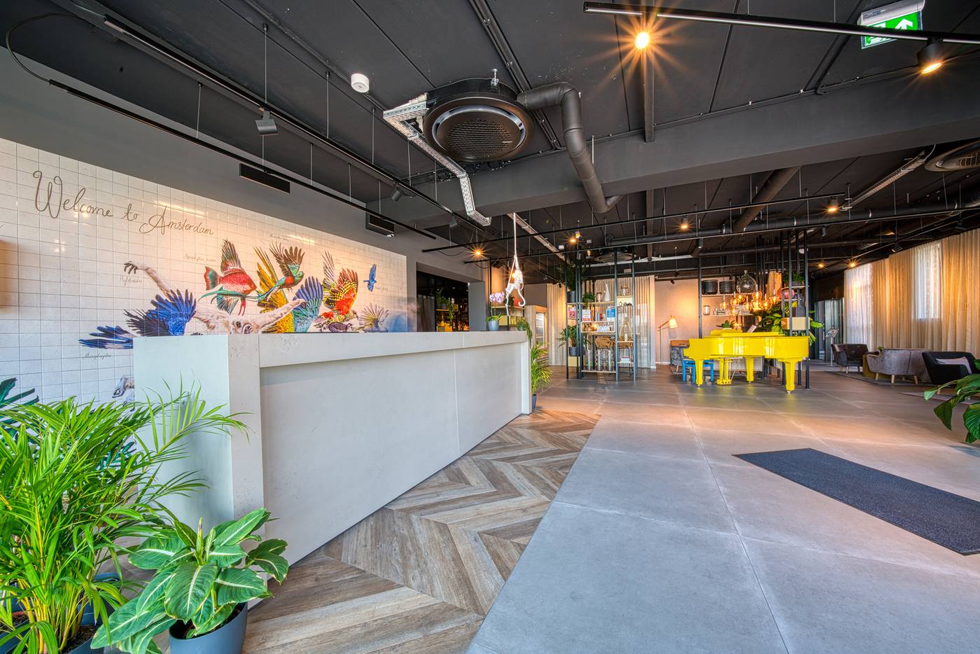 Ninetynine-Amsterdam-Airport--Trademark-Collection-Lobby-17