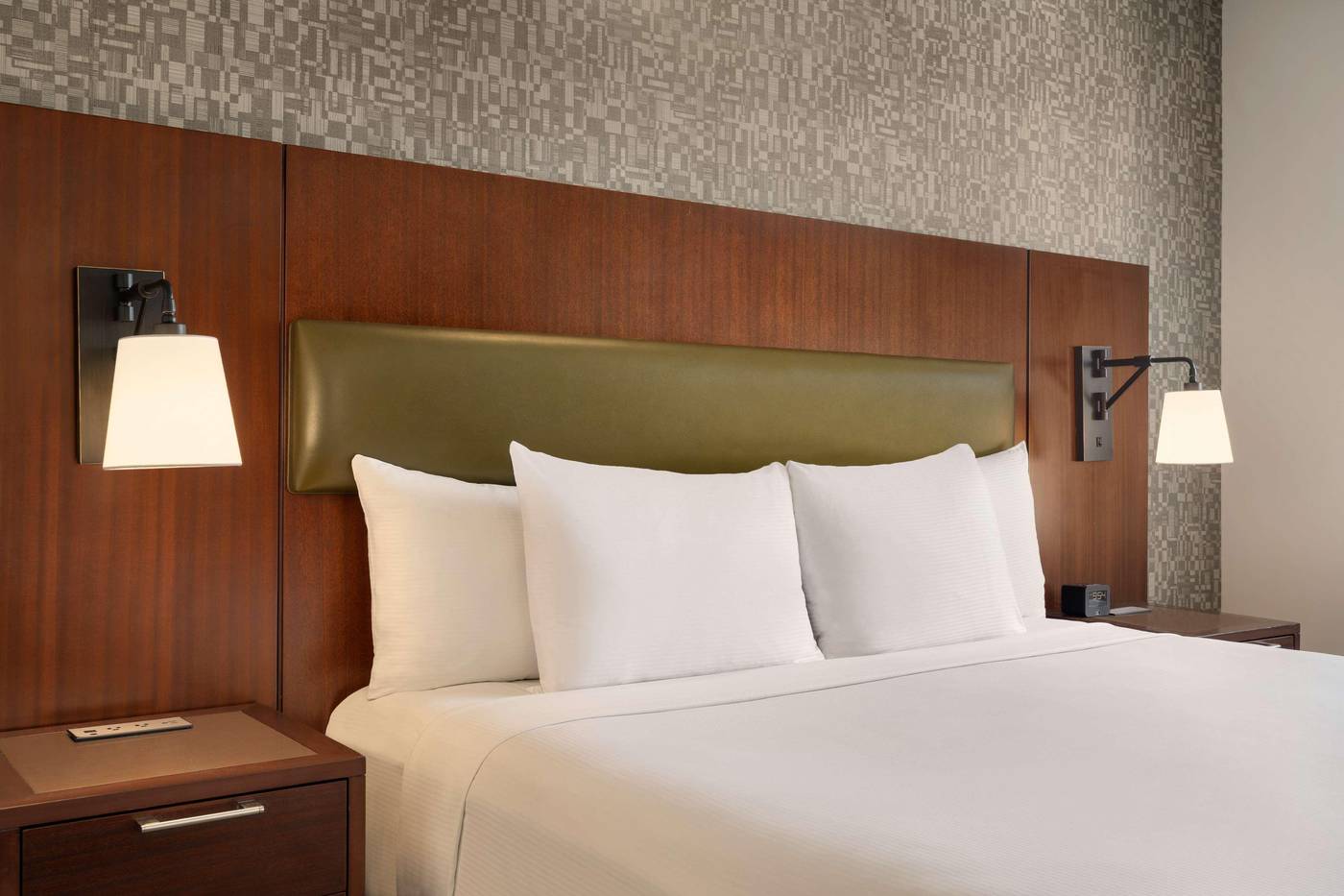 DoubleTree-by-Hilton-New-York-Downtown-Room-21