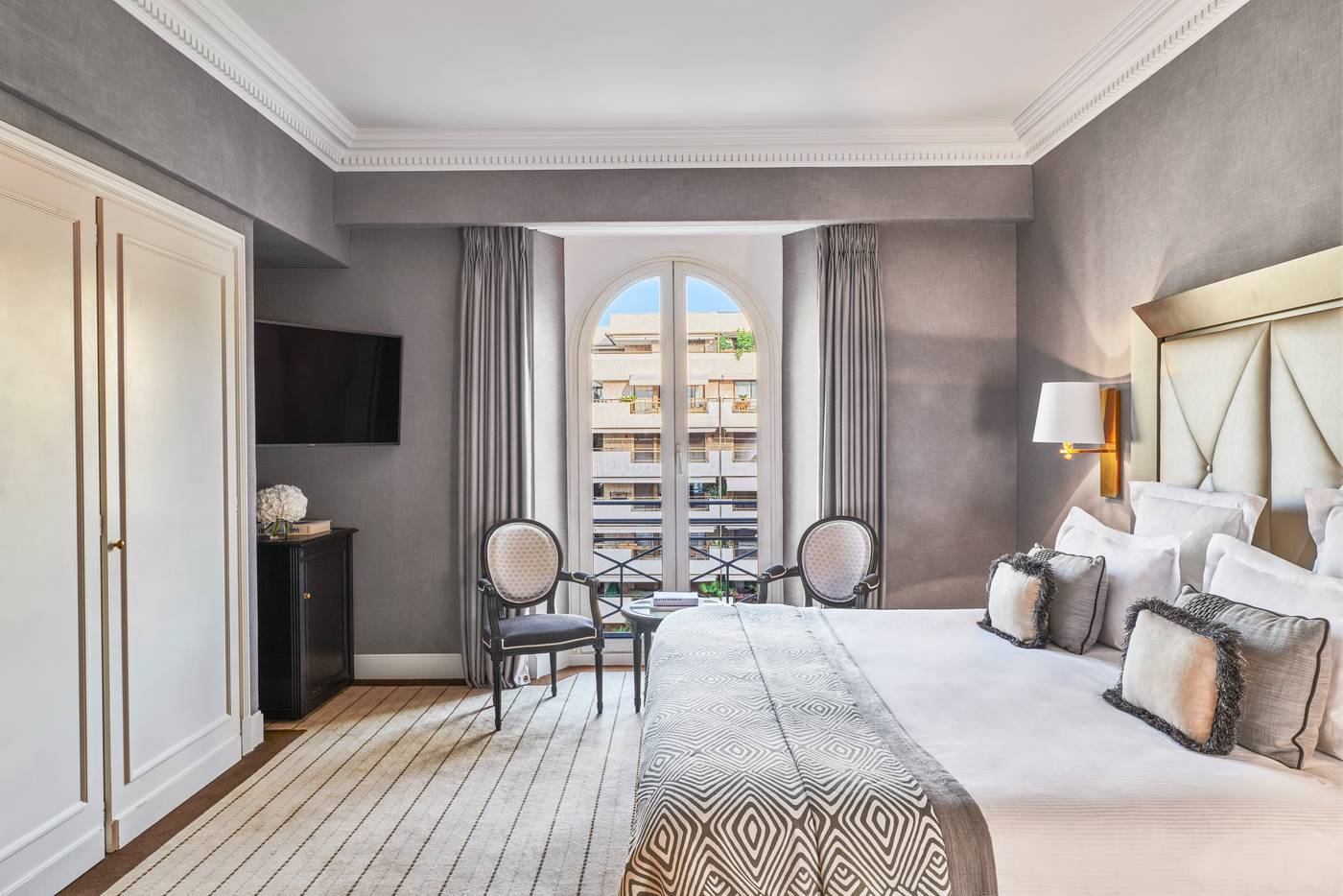 H----tel-Barri----re-Le-Majestic-Cannes-Room-32