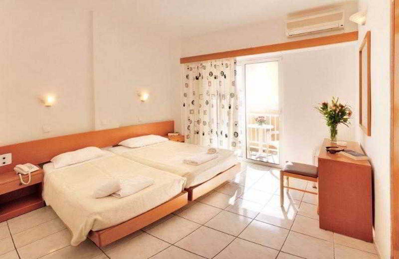 Carina-Room-2