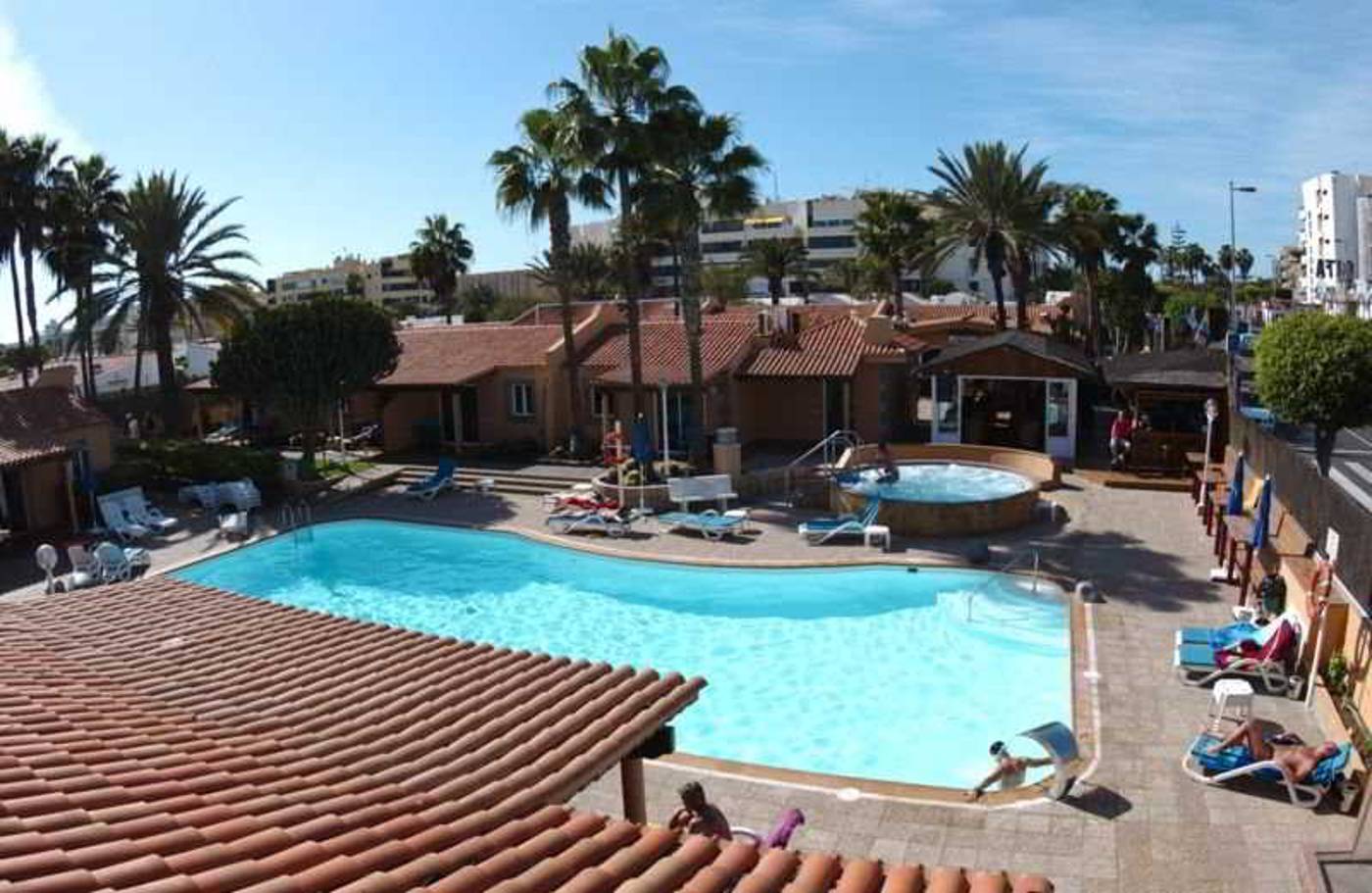 Los-Almendros--gay--lesbian---friends--Pool-5