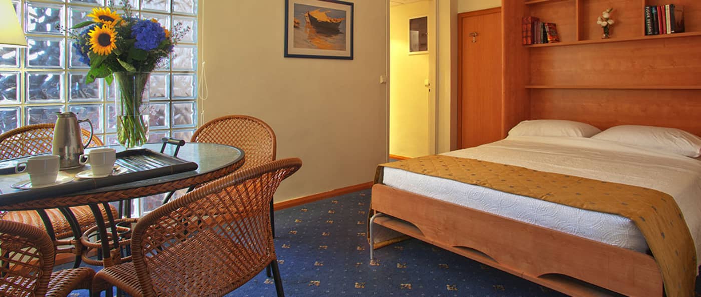 Congo-Palace-Hotel-Room-7