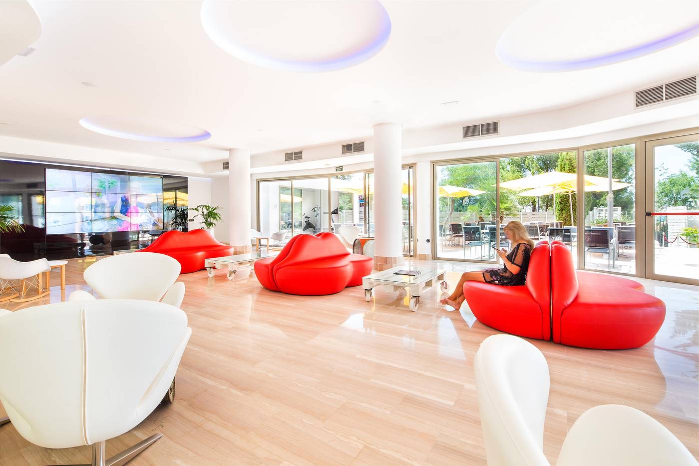 THB-Ocean-Beach-Lobby-50