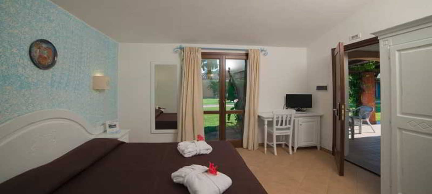 Garden-Beach-Room-30