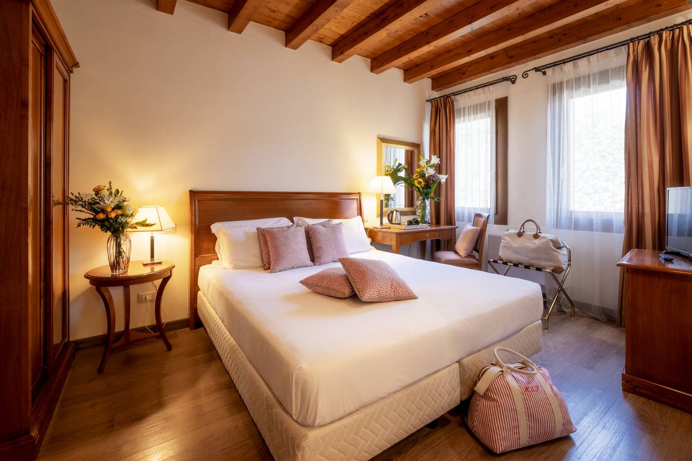 Venice-Resort-Airport-Hotel-Room-12