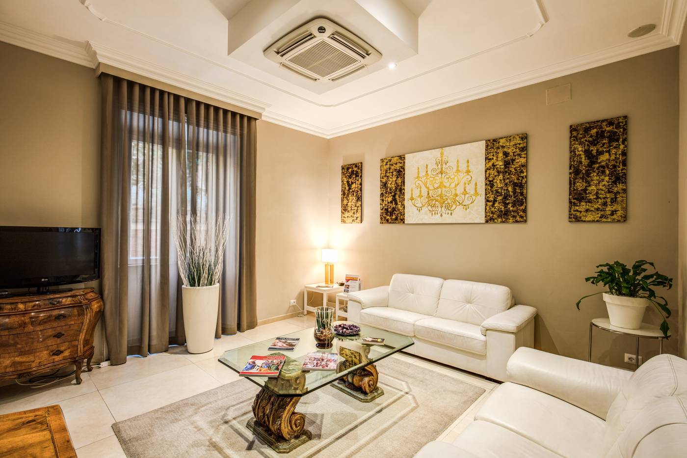 Rome-Garden-Lobby-54