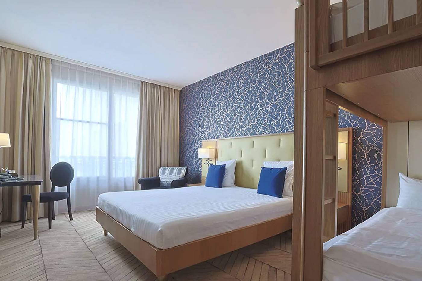 Dream-Castle-Paris-Room-19