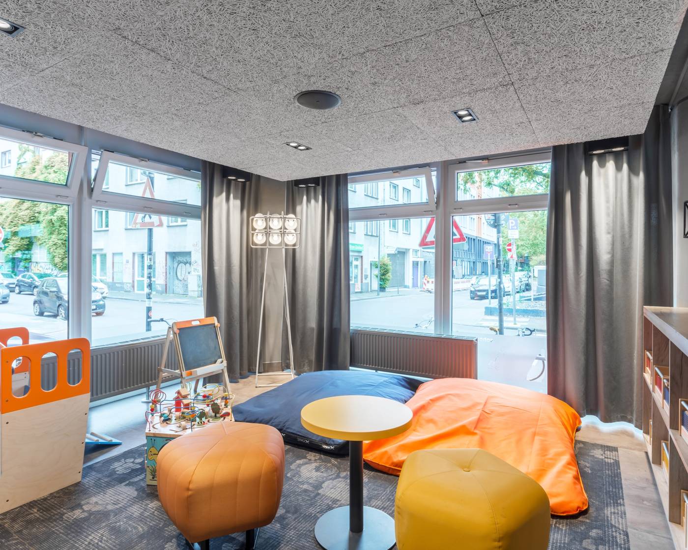 A-O-Koeln-Neumarkt-Lobby-24