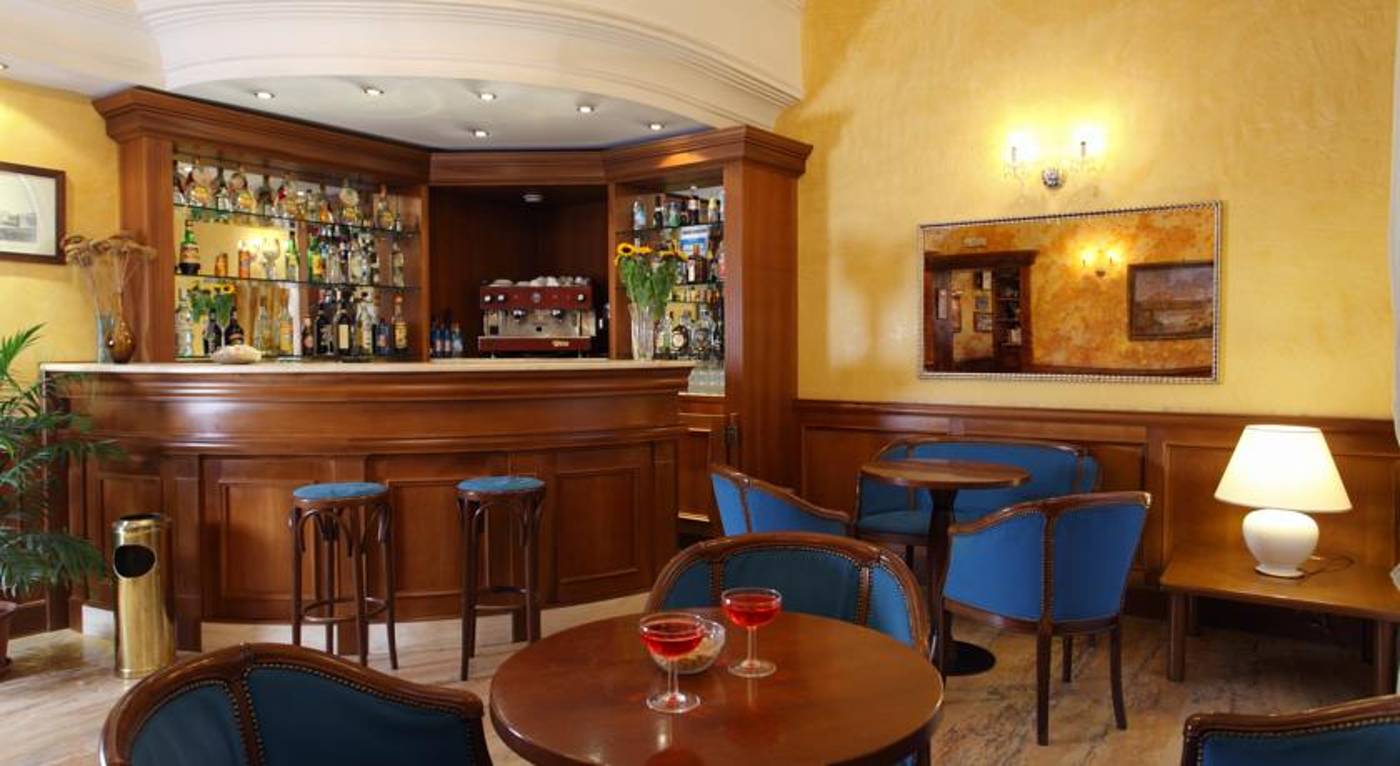 Hotel-Montecarlo-Lobby-5