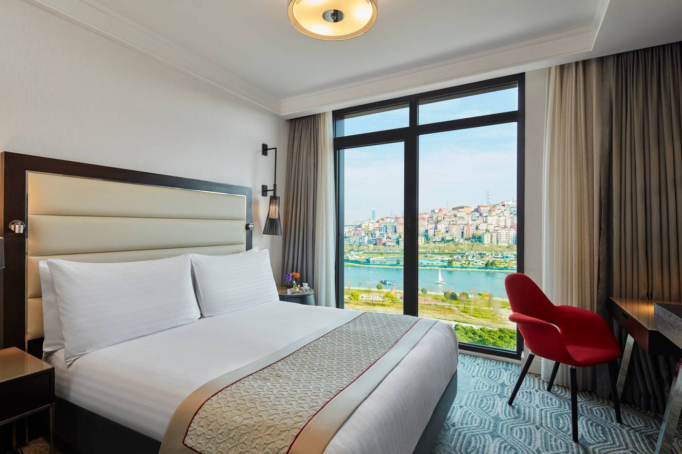 Movenpick-Hotel-Istanbul-Golden-Horn-Room-10