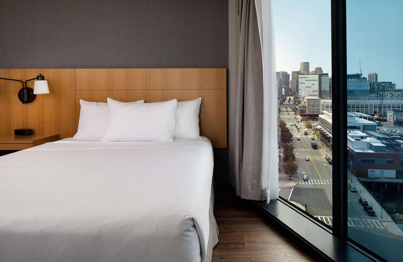 Hyatt-Place-Boston-seaport-district-Room-31