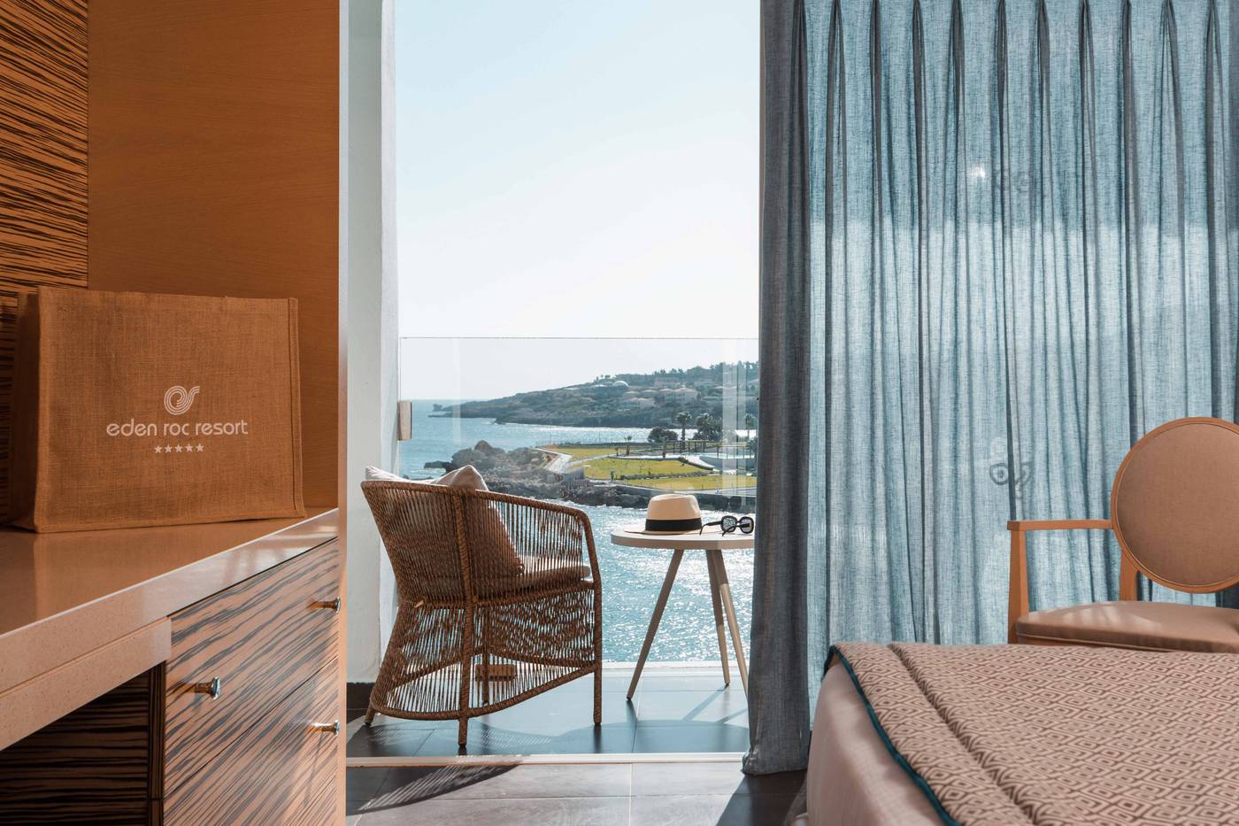 Eden-Roc-Resort-Hotel-Room-37