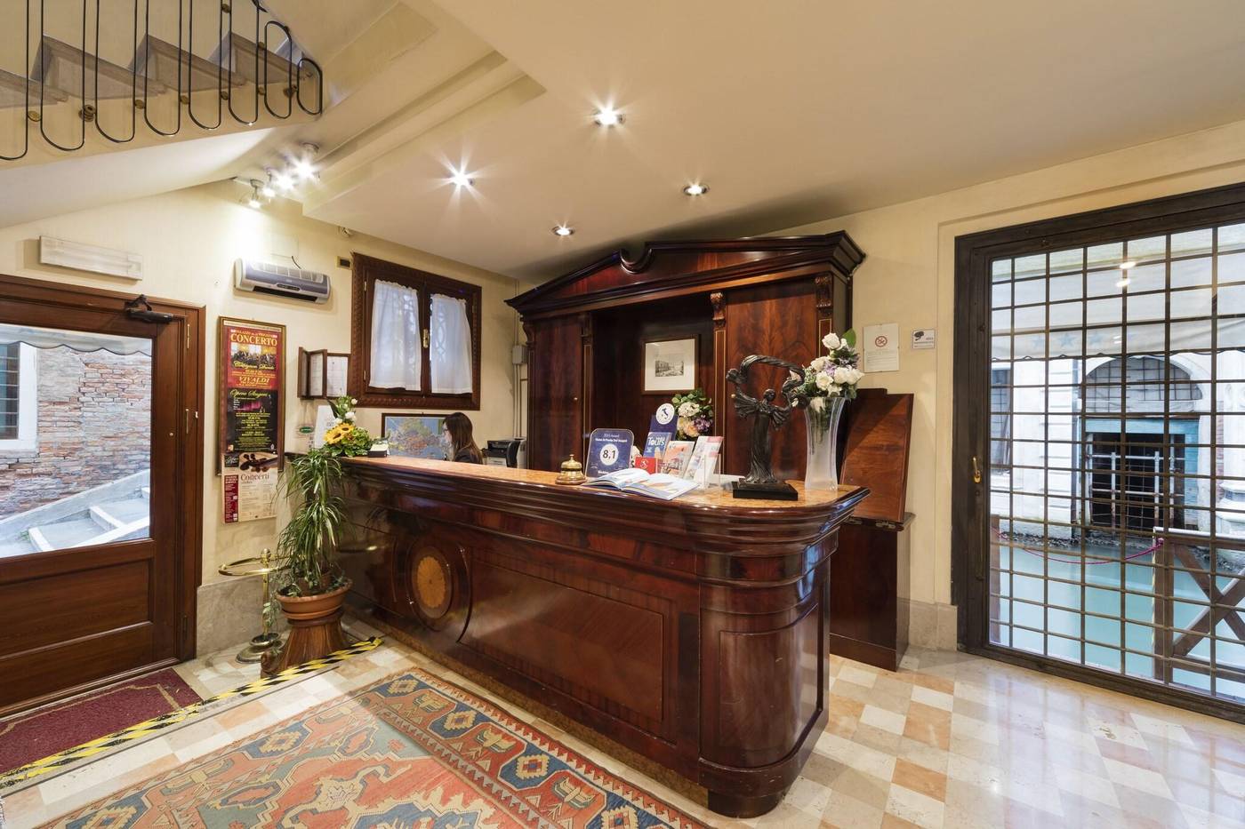 Al-Ponte-Dei-Sospiri-Junior-Suites-Lobby-1