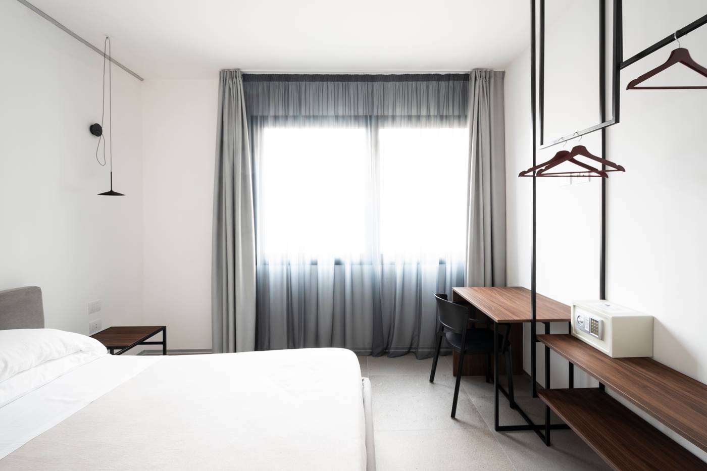 Alkamuri-Posh-Hotel---Spa-Room-10