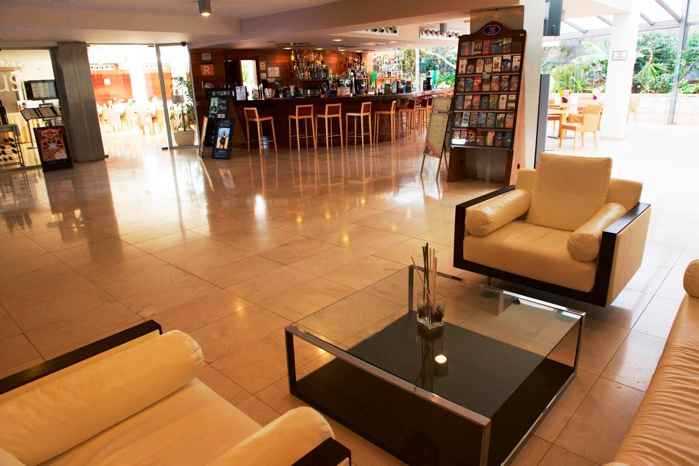 Morasol-Suites-Lobby-36