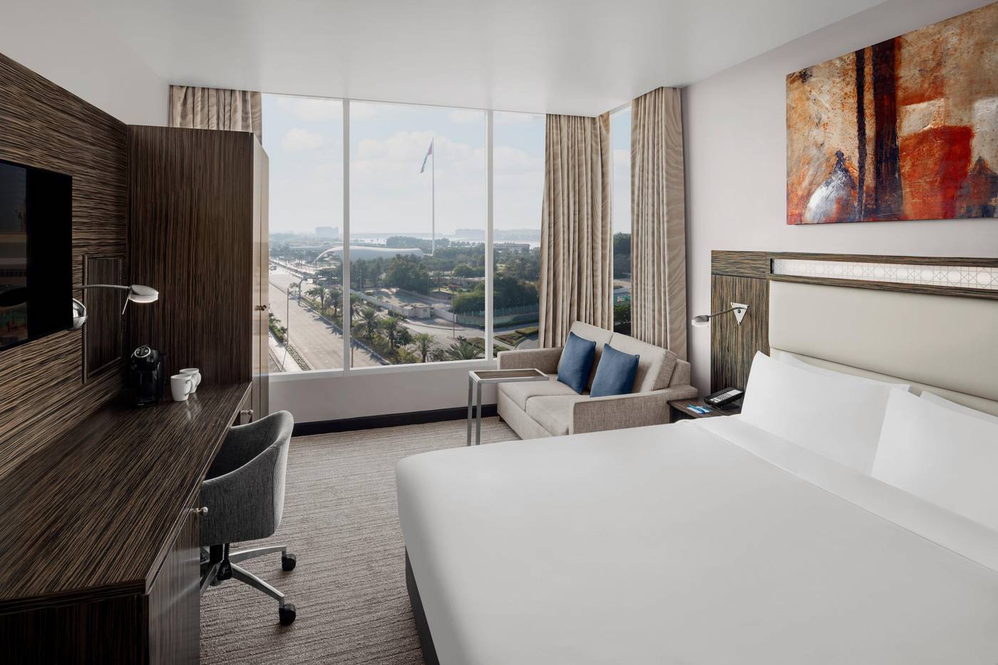 Holiday-Inn-Express-Jumeirah-Room-8